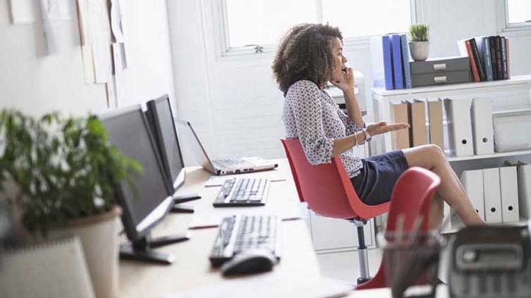 Woman on the phone discussing her identity theft report.